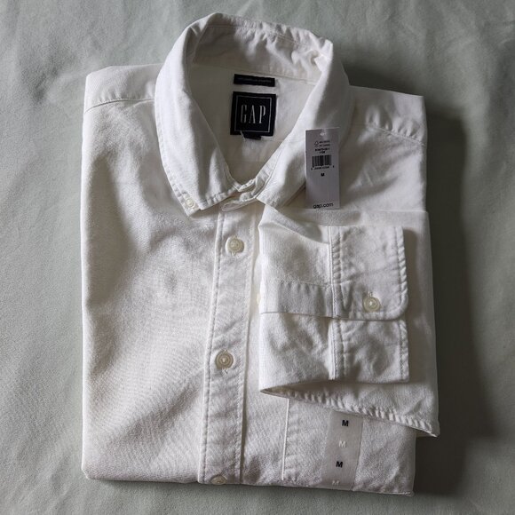 Men's GAP White Button Down Casual Shirt Size M NWT - Picture 1 of 3